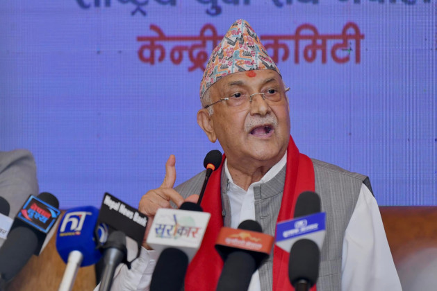 समानुपातिकमा अरू पार्टीको मत बढेको भन्दै प्रतिनिधिलाई चनाखो हुन ओलीको निर्देशन